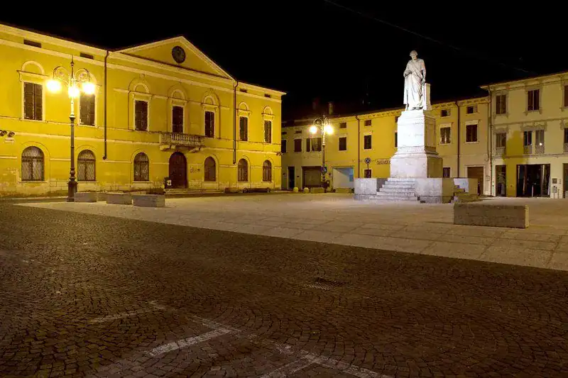 ostiglia piazza cornelio
