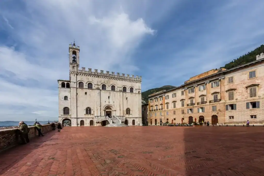 gubbio piazza grande