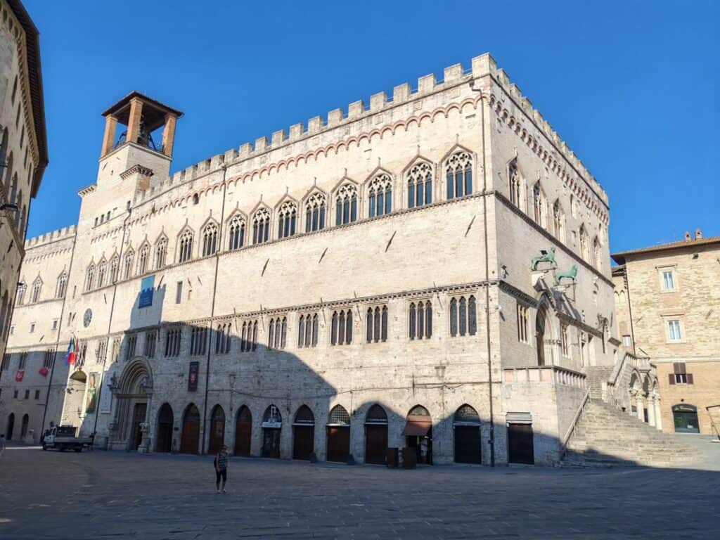 perugia, palazzo dei priori 01