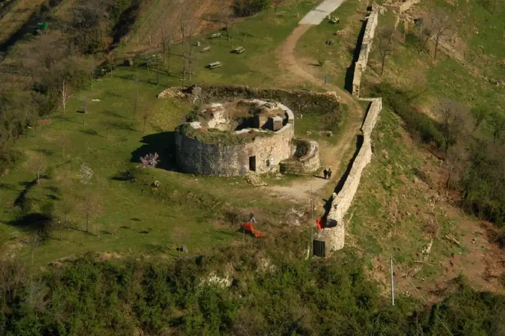 il castello del monte quarin tra i siti longobardi dellunesco 01caape6x7007
