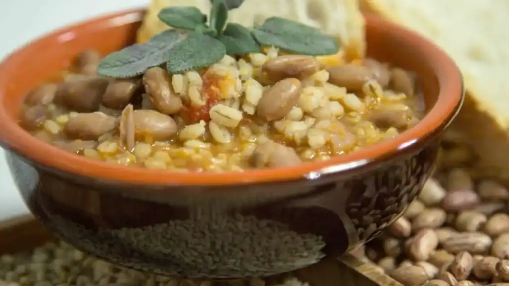 minestra di orzo e fagioli