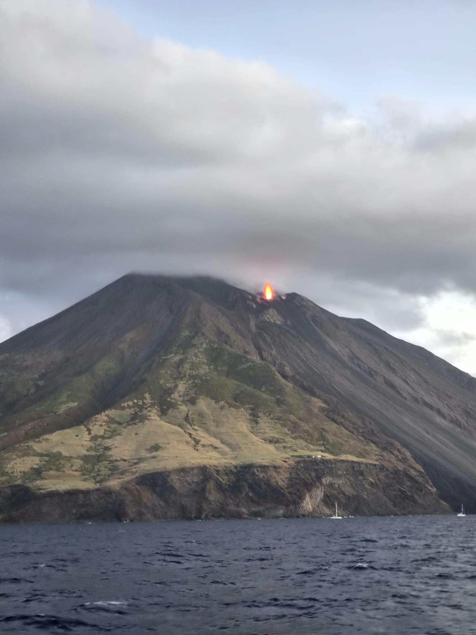 Stromboli kitörése éjjel